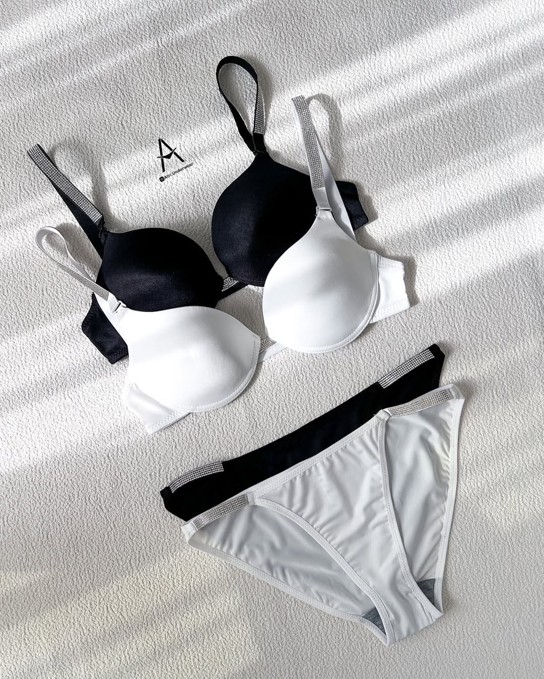 High Quality New Style Wired Rhinestone Straps Back Hook Adjustable Straps Bra & Panty Set 1012