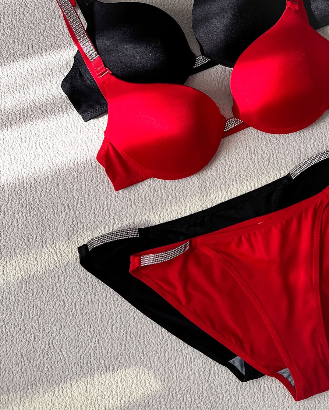 High Quality New Style Wired Rhinestone Straps Back Hook Adjustable Straps Bra & Panty Set 1012
